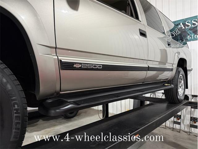 1999 Chevrolet Suburban (CC-2013243) for sale in Holland , Michigan