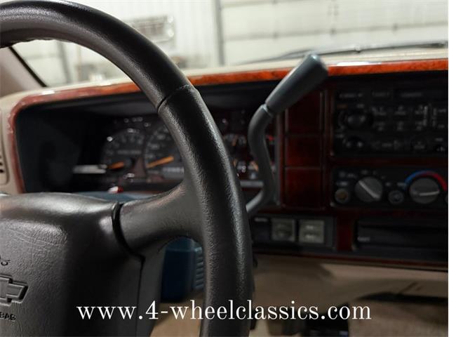 1999 Chevrolet Suburban (CC-2013243) for sale in Holland , Michigan