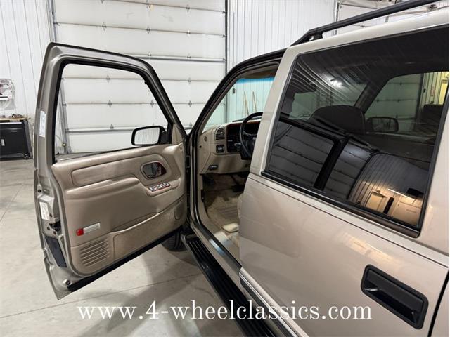 1999 Chevrolet Suburban (CC-2013243) for sale in Holland , Michigan