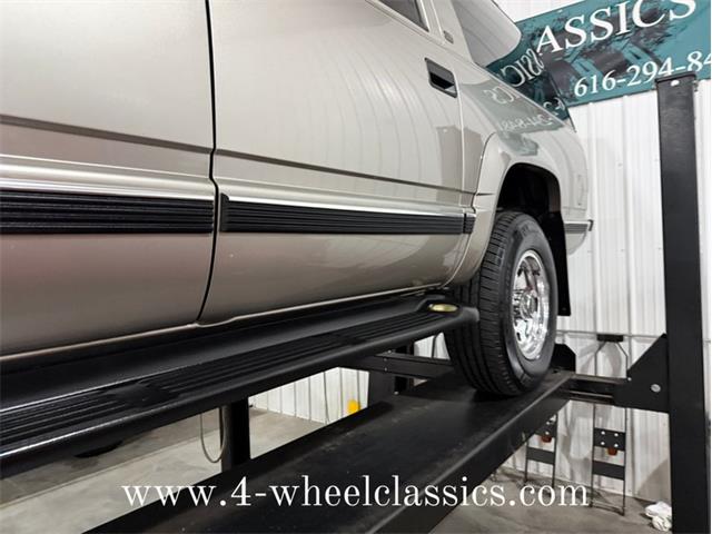 1999 Chevrolet Suburban (CC-2013243) for sale in Holland , Michigan