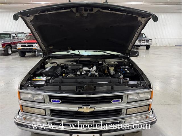 1999 Chevrolet Suburban (CC-2013243) for sale in Holland , Michigan