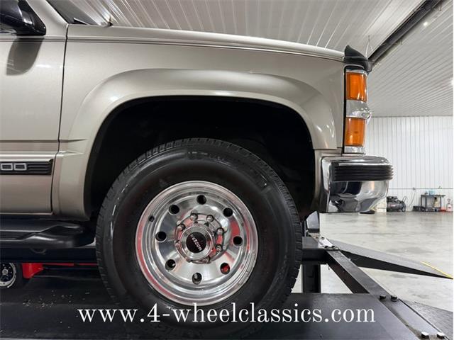 1999 Chevrolet Suburban (CC-2013243) for sale in Holland , Michigan