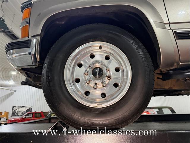 1999 Chevrolet Suburban (CC-2013243) for sale in Holland , Michigan