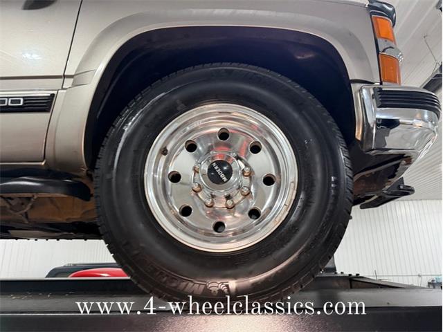 1999 Chevrolet Suburban (CC-2013243) for sale in Holland , Michigan