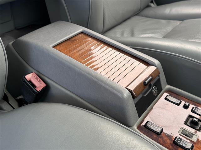 1989 Mercedes-Benz 560 (CC-2019492) for sale in Los Angeles, California