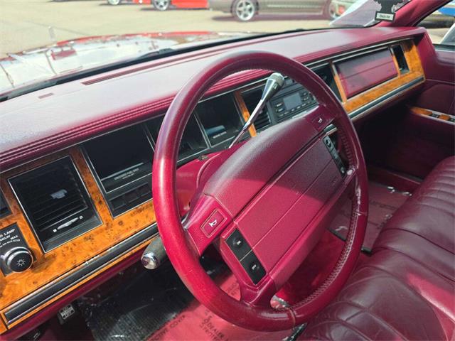 1993 Lincoln Town Car (CC-2036730) for sale in Spirit Lake, Iowa