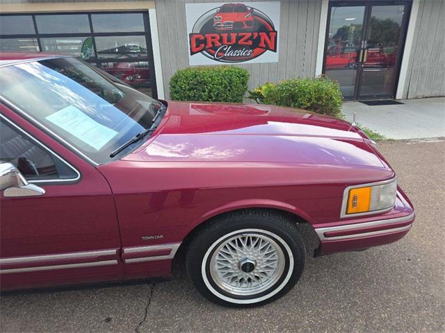 1993 Lincoln Town Car (CC-2036730) for sale in Spirit Lake, Iowa