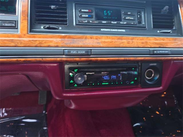 1993 Lincoln Town Car (CC-2036730) for sale in Spirit Lake, Iowa