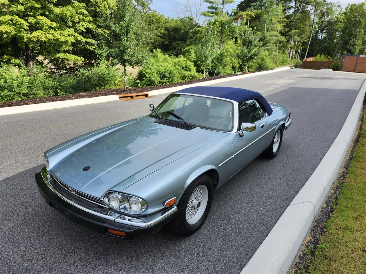 57255744-1990-jaguar-xjs-std.jpg