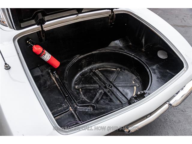 1961 Chevrolet Corvette (CC-2044512) for sale in Beverly Hills, California