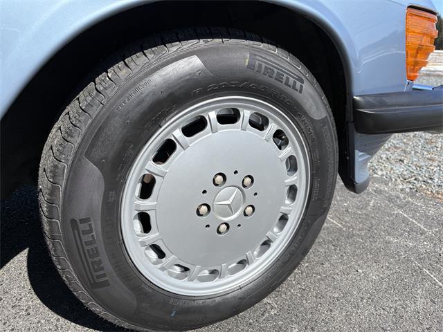 1987 Mercedes-Benz 560SL (CC-2045578) for sale in Montreal , Quebec