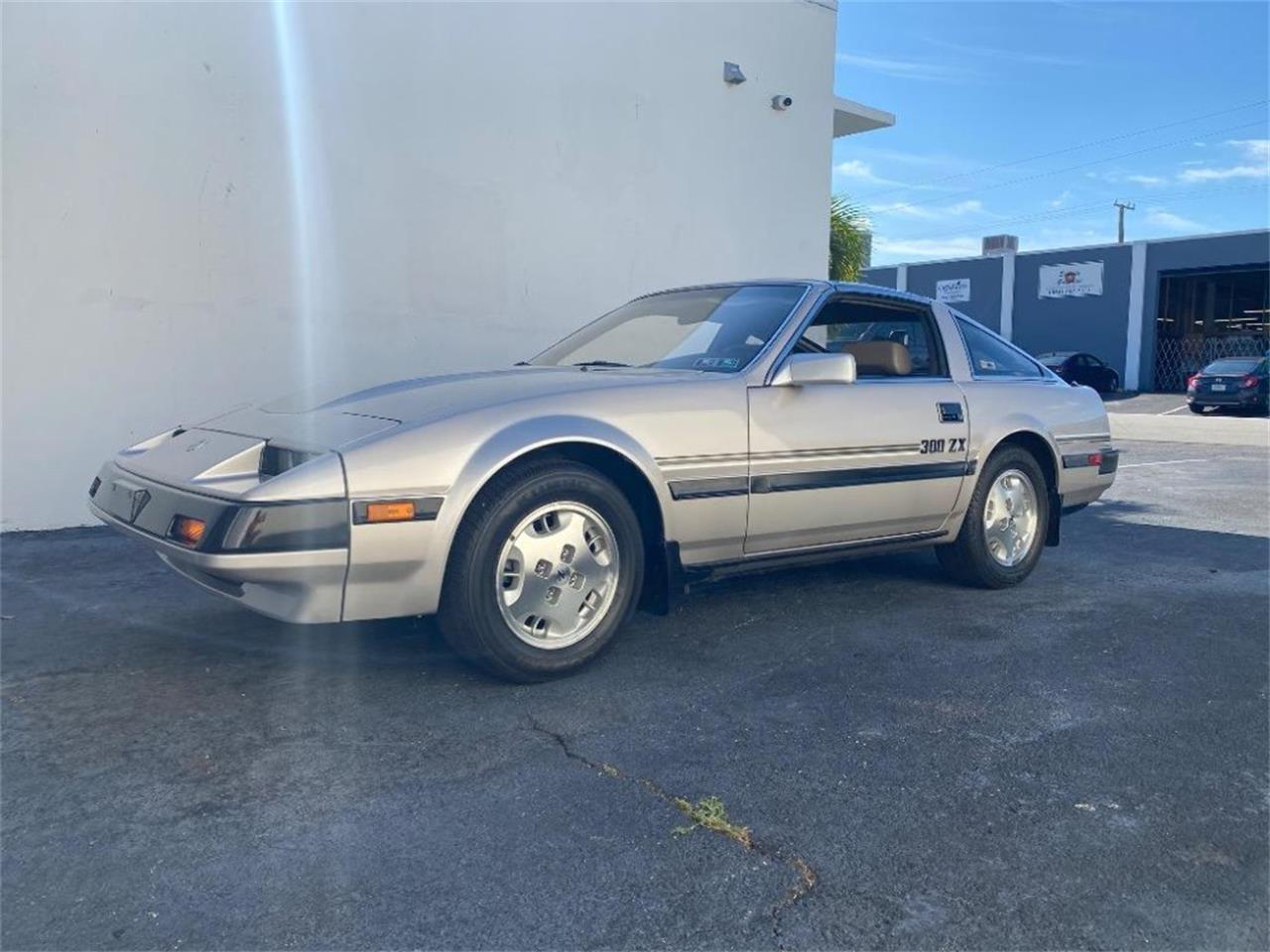 57736190-1985-nissan-300zx-std.jpg