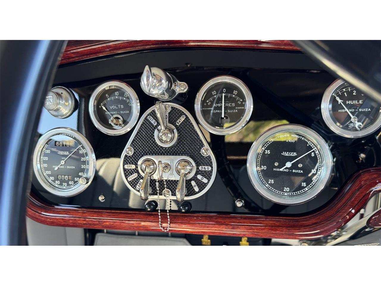 https://photos.classiccars.com/cc-temp/listing/204/8388/57838890-1923-hispano-suiza-h6b-cabriolet-by-fernandez-et-darrin-std.jpg