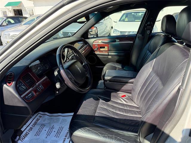 2005 Lincoln Town Car (CC-2055082) for sale in Edison, New Jersey