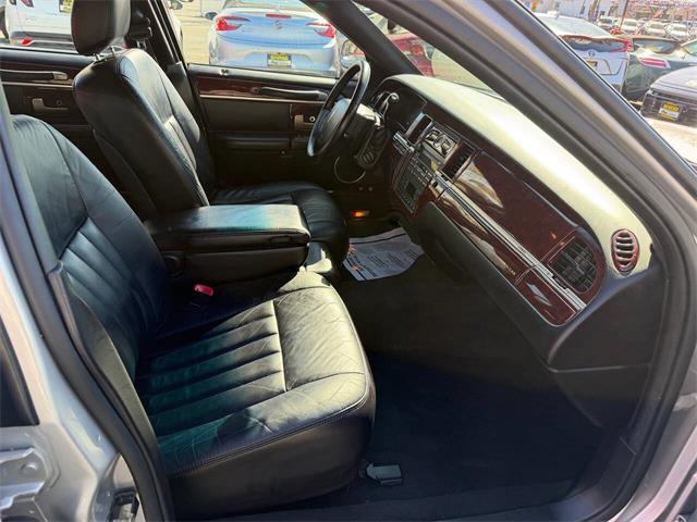 2005 Lincoln Town Car (CC-2055082) for sale in Edison, New Jersey