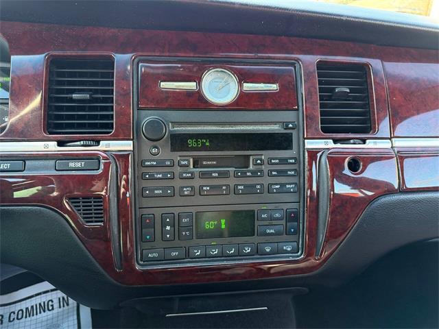 2005 Lincoln Town Car (CC-2055082) for sale in Edison, New Jersey