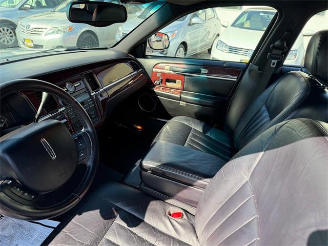 2005 Lincoln Town Car (CC-2055082) for sale in Edison, New Jersey