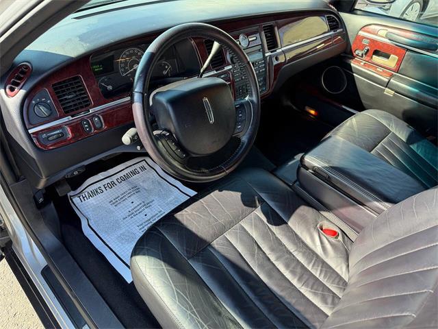 2005 Lincoln Town Car (CC-2055082) for sale in Edison, New Jersey
