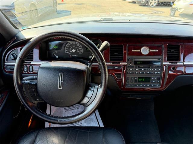 2005 Lincoln Town Car (CC-2055082) for sale in Edison, New Jersey