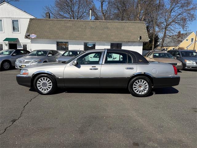 2005 Lincoln Town Car (CC-2055082) for sale in Edison, New Jersey