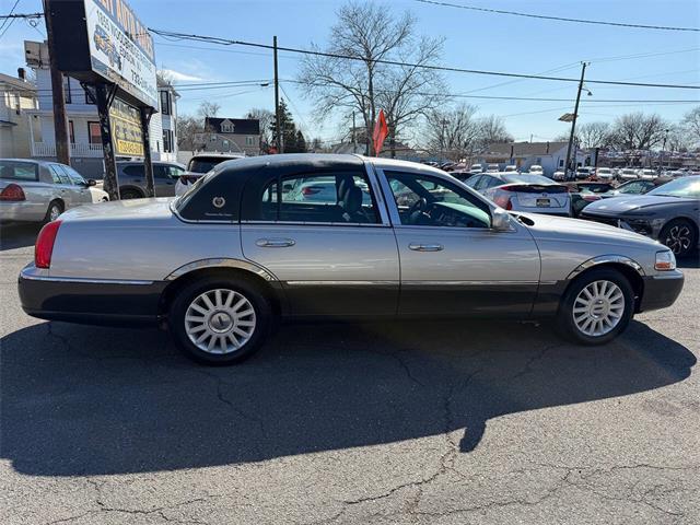 2005 Lincoln Town Car (CC-2055082) for sale in Edison, New Jersey
