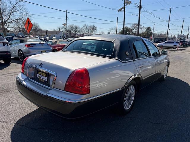 2005 Lincoln Town Car (CC-2055082) for sale in Edison, New Jersey