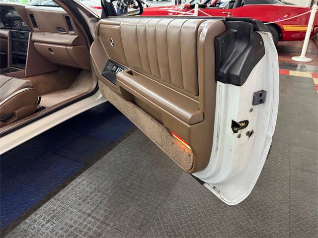 1989 Chrysler LeBaron (CC-2055923) for sale in Mundelein, Illinois