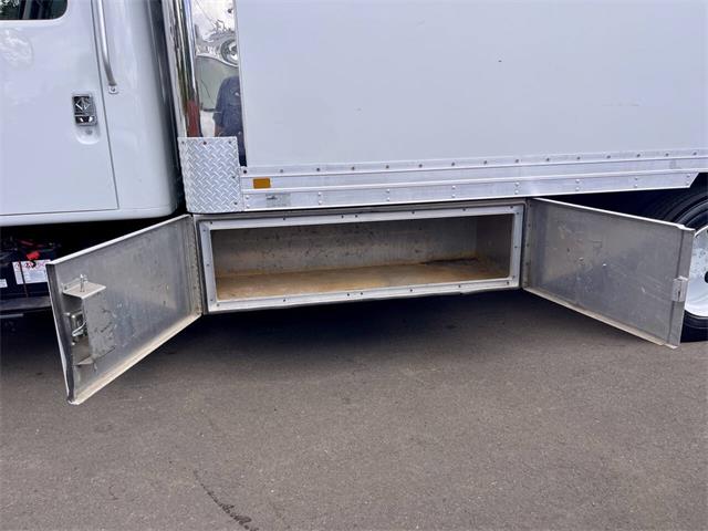 2001 International 4700 (CC-2065665) for sale in Tualatin, Oregon