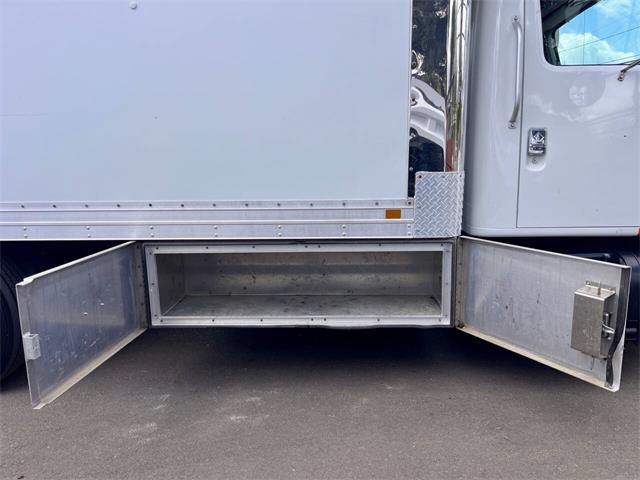 2001 International 4700 (CC-2065665) for sale in Tualatin, Oregon