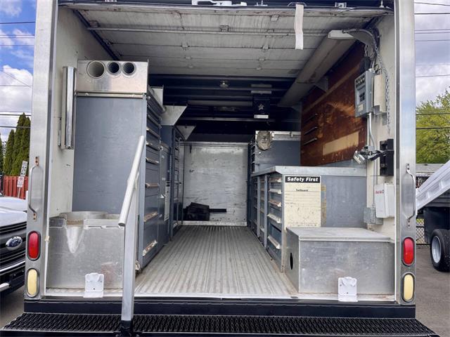 2001 International 4700 (CC-2065665) for sale in Tualatin, Oregon