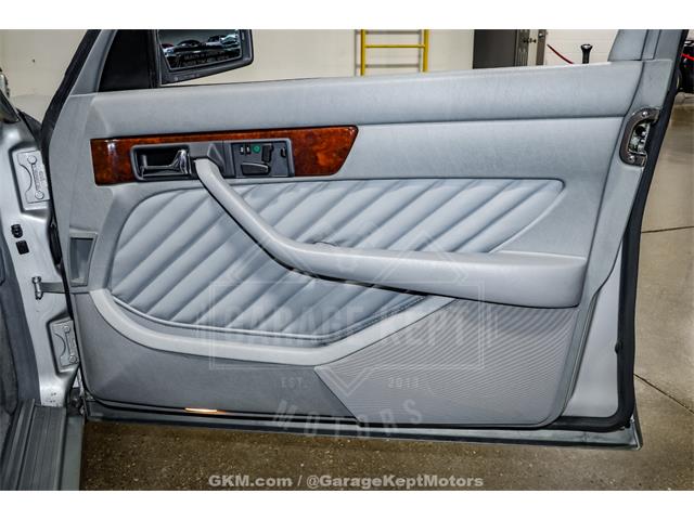 1991 Mercedes-Benz 560 (CC-2065769) for sale in Grand Rapids, Michigan