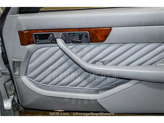1991 Mercedes-Benz 560 (CC-2065769) for sale in Grand Rapids, Michigan