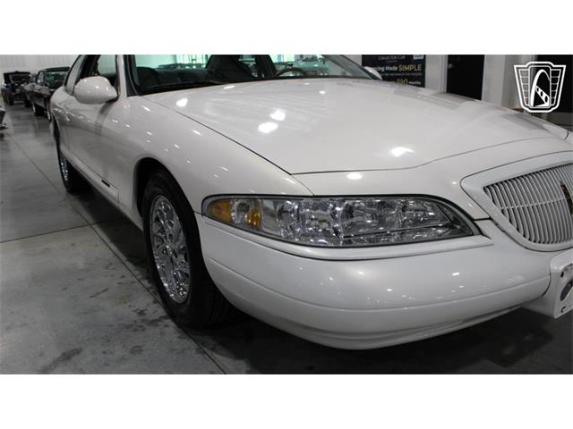 1998 Lincoln Mark VIII (CC-2065921) for sale in Runnemede, New Jersey