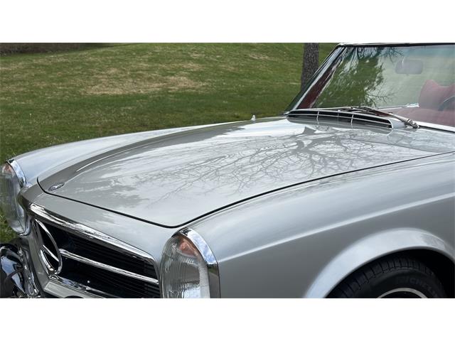 1970 Mercedes-Benz 280SL (CC-2066269) for sale in Southampton, New York