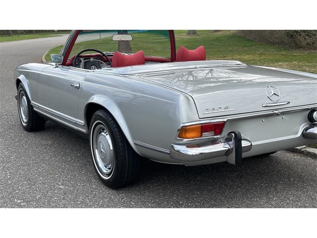 1970 Mercedes-Benz 280SL (CC-2066269) for sale in Southampton, New York