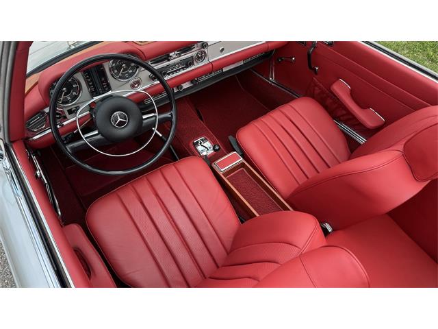 1970 Mercedes-Benz 280SL (CC-2066269) for sale in Southampton, New York