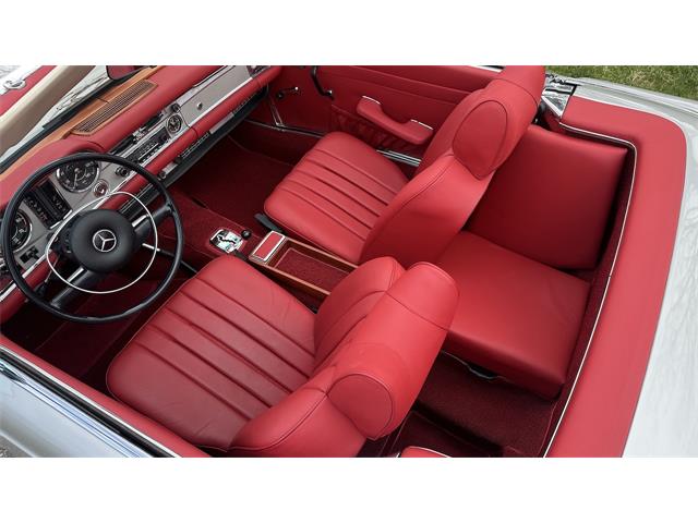1970 Mercedes-Benz 280SL (CC-2066269) for sale in Southampton, New York