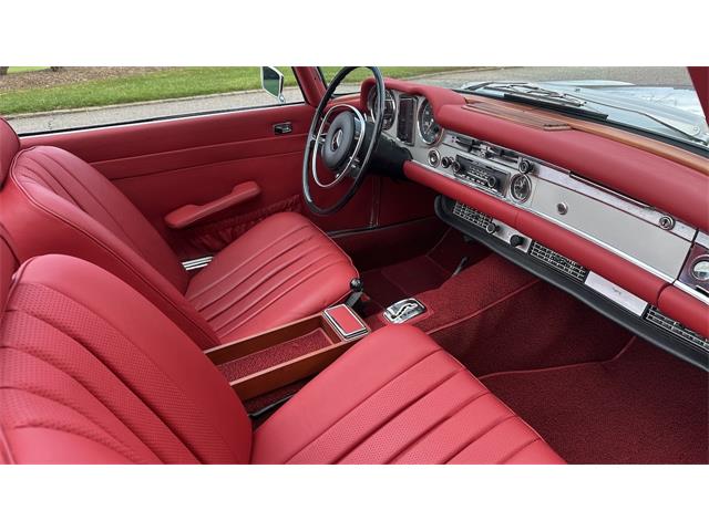 1970 Mercedes-Benz 280SL (CC-2066269) for sale in Southampton, New York