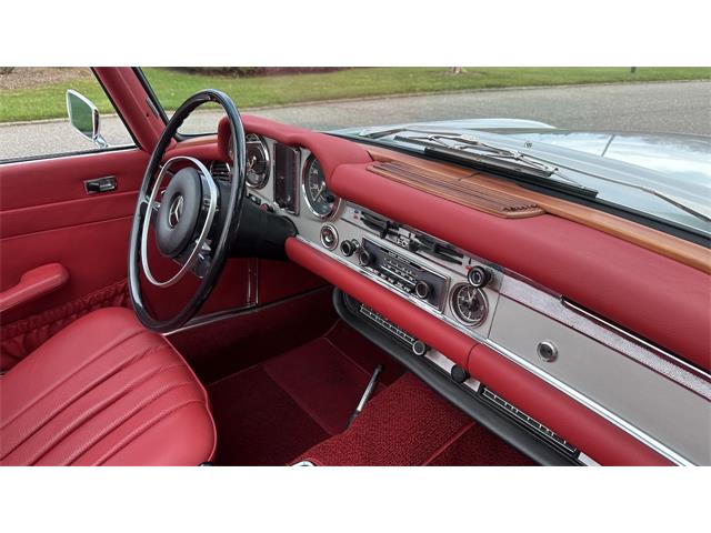 1970 Mercedes-Benz 280SL (CC-2066269) for sale in Southampton, New York