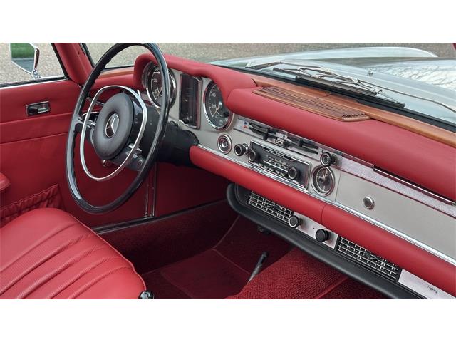 1970 Mercedes-Benz 280SL (CC-2066269) for sale in Southampton, New York