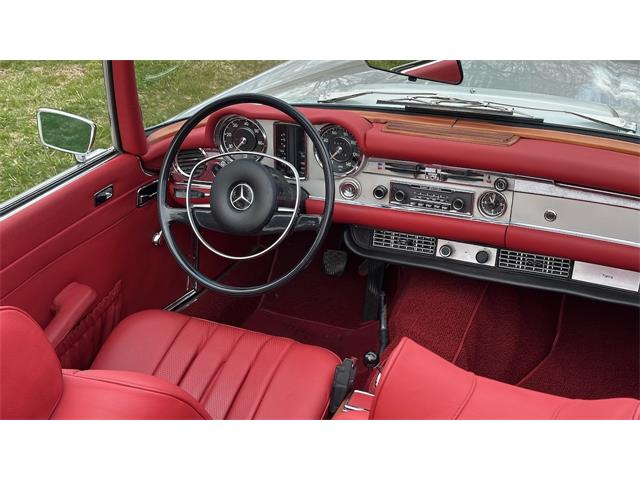 1970 Mercedes-Benz 280SL (CC-2066269) for sale in Southampton, New York
