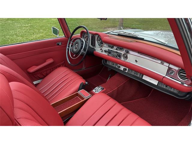 1970 Mercedes-Benz 280SL (CC-2066269) for sale in Southampton, New York