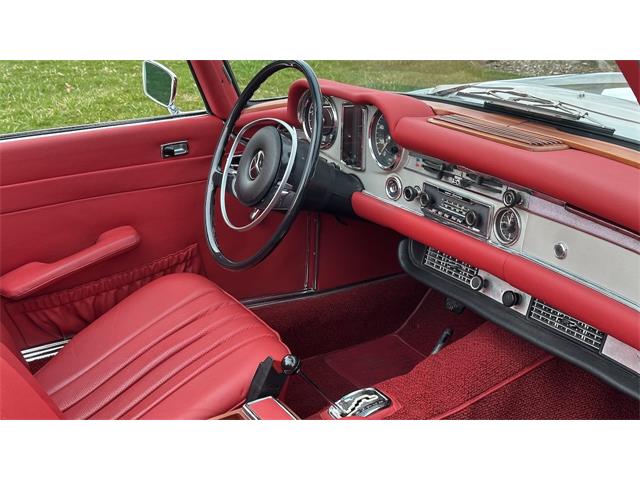 1970 Mercedes-Benz 280SL (CC-2066269) for sale in Southampton, New York