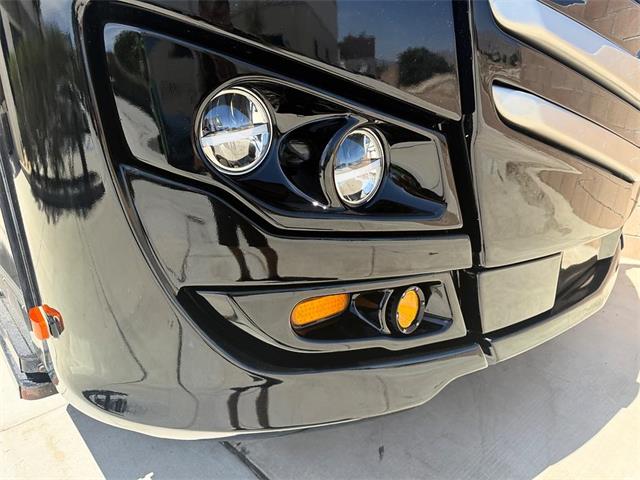 2012 Monaco Knight (CC-2068095) for sale in Palm Desert , California