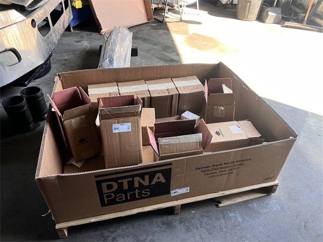 2012 Monaco Knight (CC-2068095) for sale in Palm Desert , California