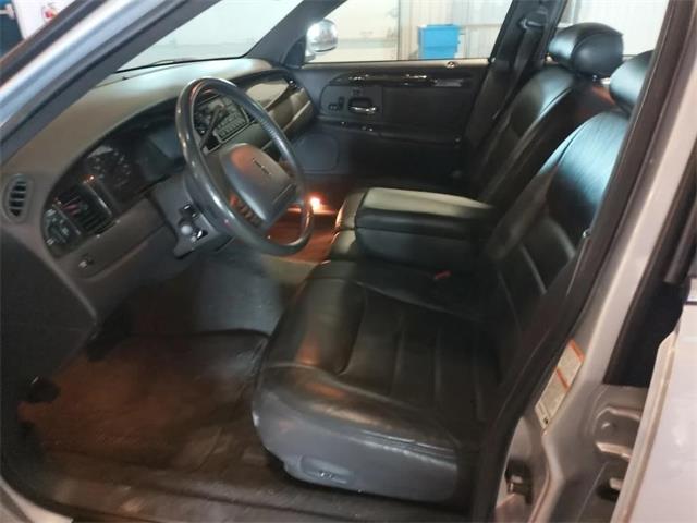 1999 Lincoln Town Car (CC-2069381) for sale in Trenton, Ontario