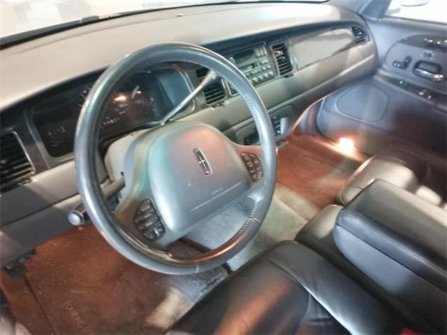1999 Lincoln Town Car (CC-2069381) for sale in Trenton, Ontario