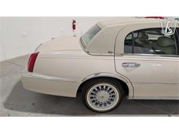 2001 Lincoln Town Car (CC-2071975) for sale in Caledonia, Wisconsin