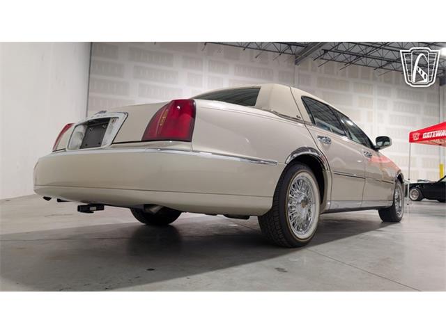 2001 Lincoln Town Car (CC-2071975) for sale in Caledonia, Wisconsin