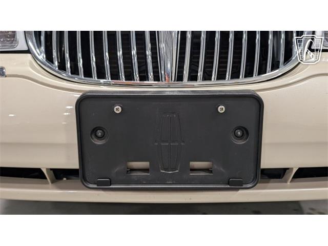 2001 Lincoln Town Car (CC-2071975) for sale in Caledonia, Wisconsin